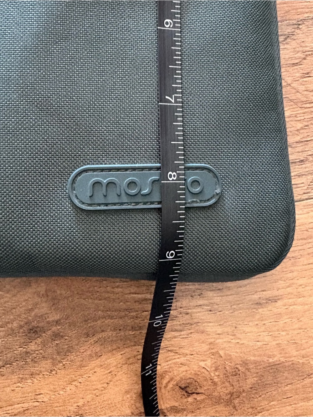 Incase Green Laptop Sleeve - Picture 11 of 12